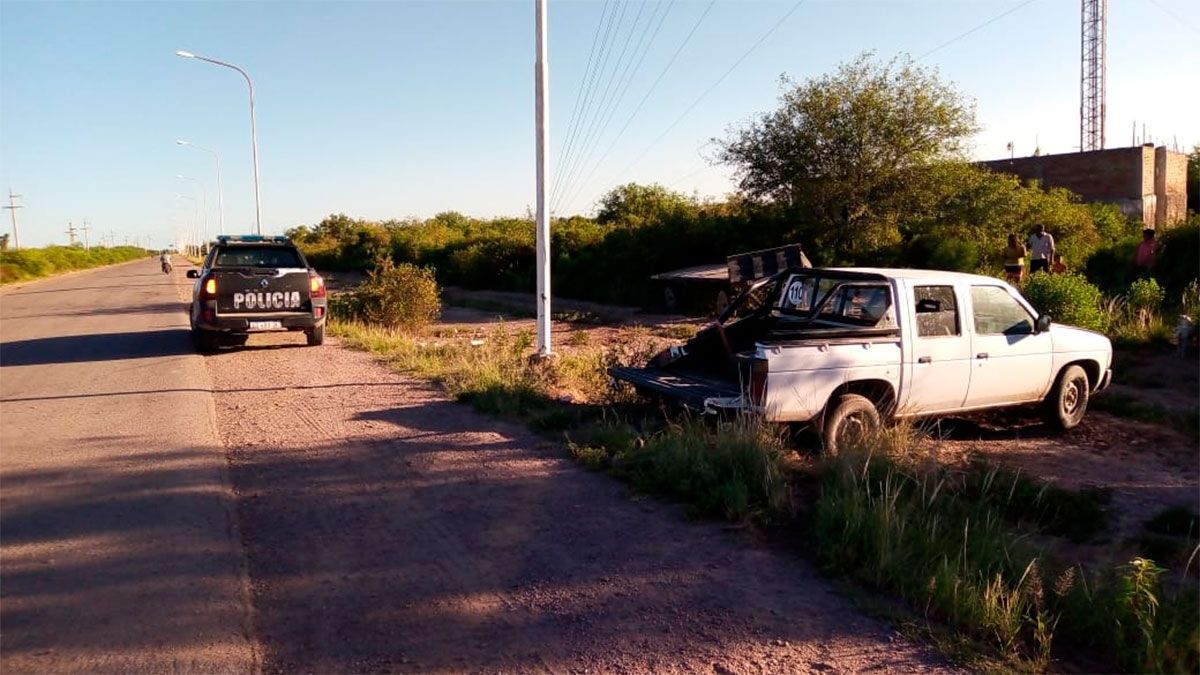 A Atuya Una Camioneta Se Estrell Contra Una Columna De Alumbrado