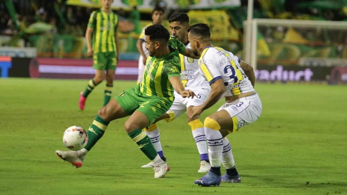 Aldosivi estiró su buena racha ante Rosario Central y alcanzó al líder