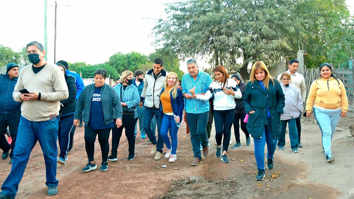 El intendente Nediani caminó junto a vecinos del barrio Finca de Ramos