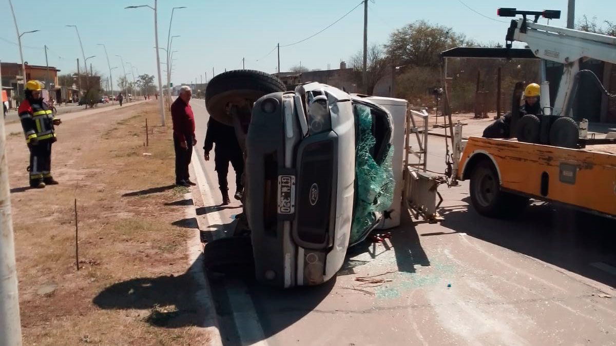 Conductores Se Salvan De Milagro Tras Violento Choque Entre Un Auto Y