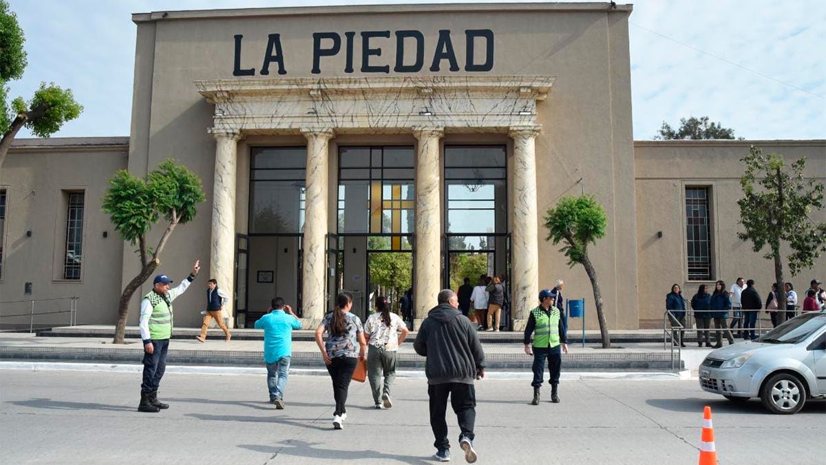 Los días 1 y 2 de noviembre el Cementerio La Piedad permanecerá