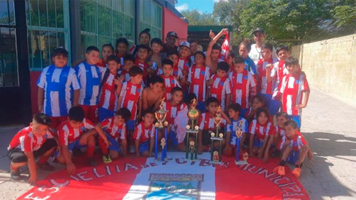 Gran Participaci N De La Escuela Municipal De F Tbol Infantil De Los