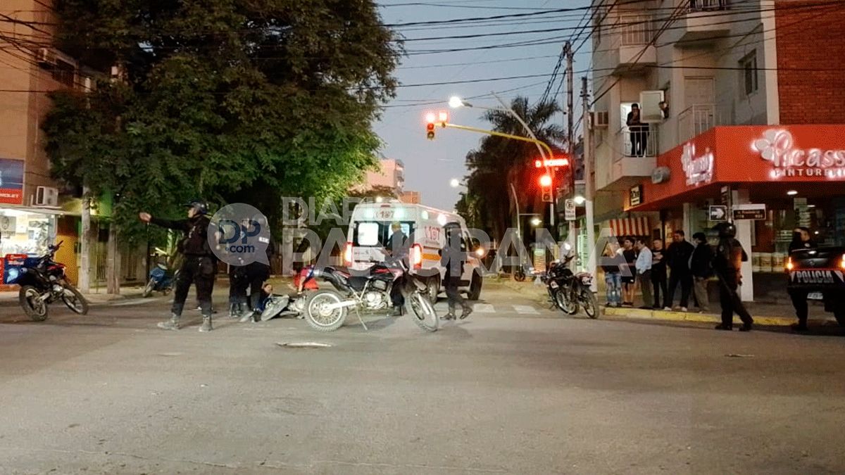 Fuerte choque entre motocicleta y camioneta terminó con una joven de 24