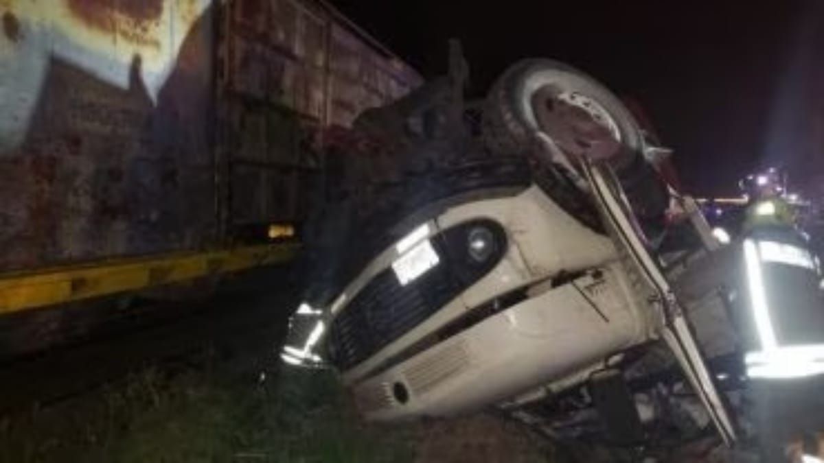 Un Muerto Y Dos Heridos Tras El Choque De Un Tren Y Un Cami N Diario