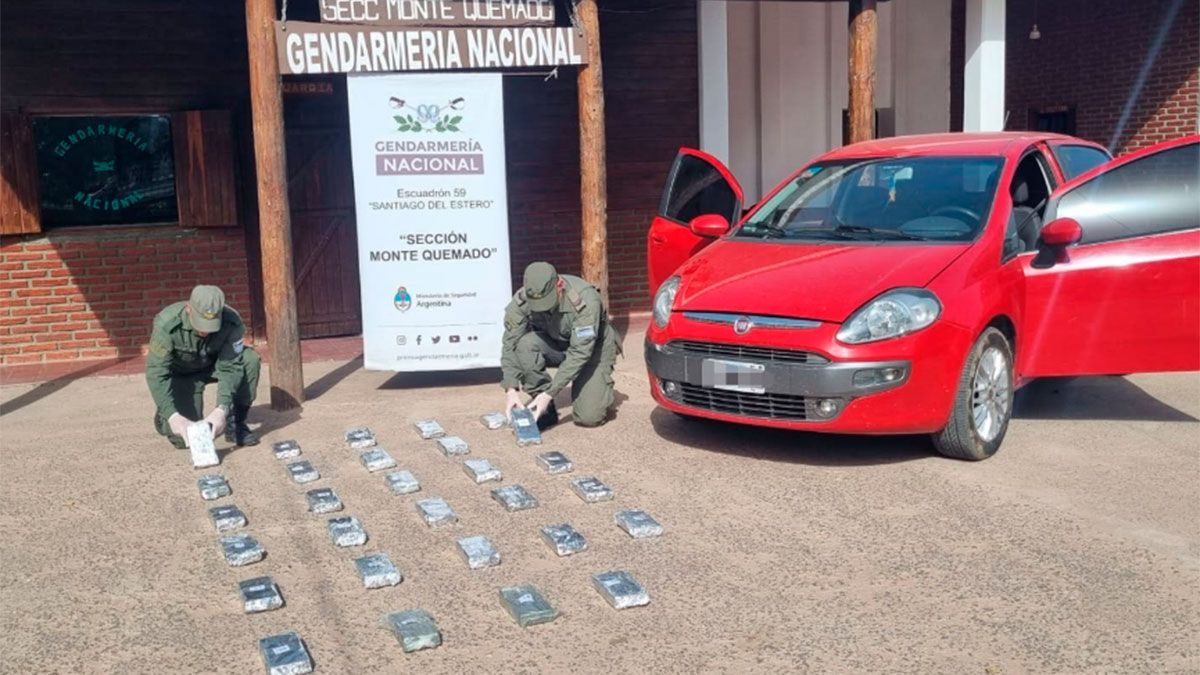 Ocultaban más de 30 kilos de cocaína dentro del panel del aire