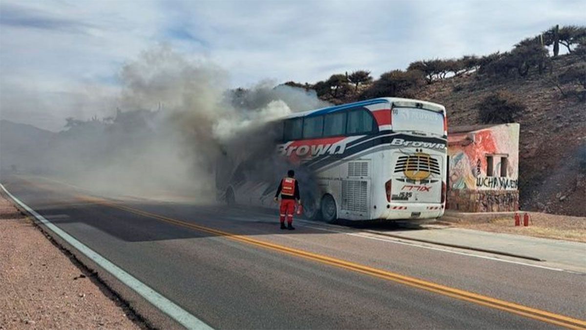 P Nico En Pasajeros De Un Micro Que Se Incendi Sobre La Ruta En