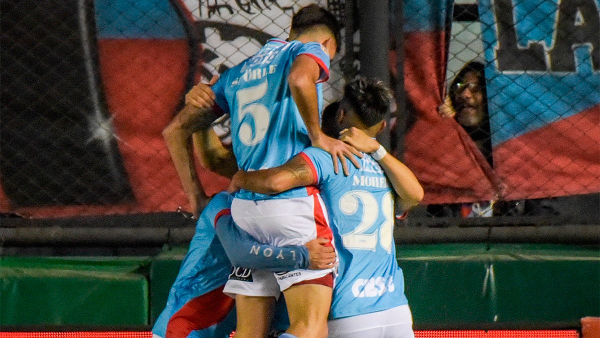 Arsenal lo dio vuelta y venció a Argentinos Juniors en un partidazo