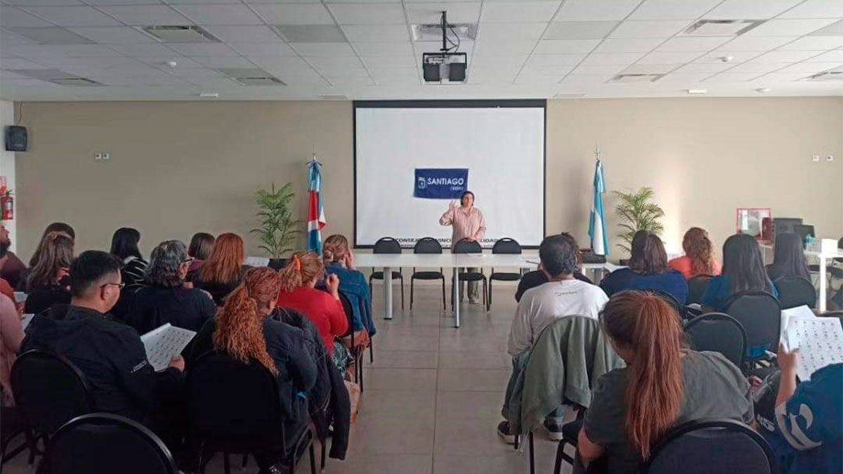 La Municipalidad capacita a su personal en lenguaje de señas para