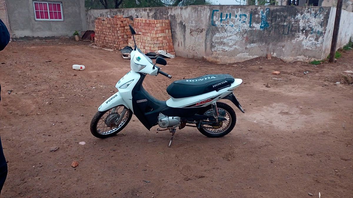 Robaron una moto de un boliche en Añatuya y la abandonaron a pocas