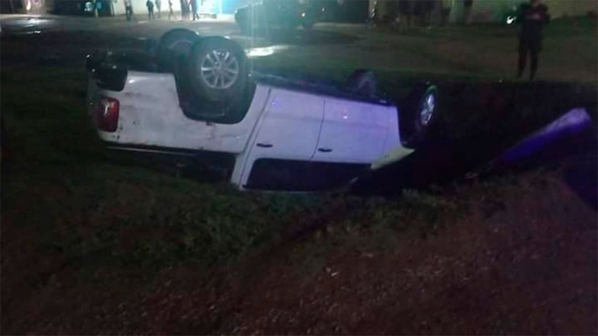 Violento Vuelco De Una Camioneta Sobre Ruta Tras El Fuerte Temporal