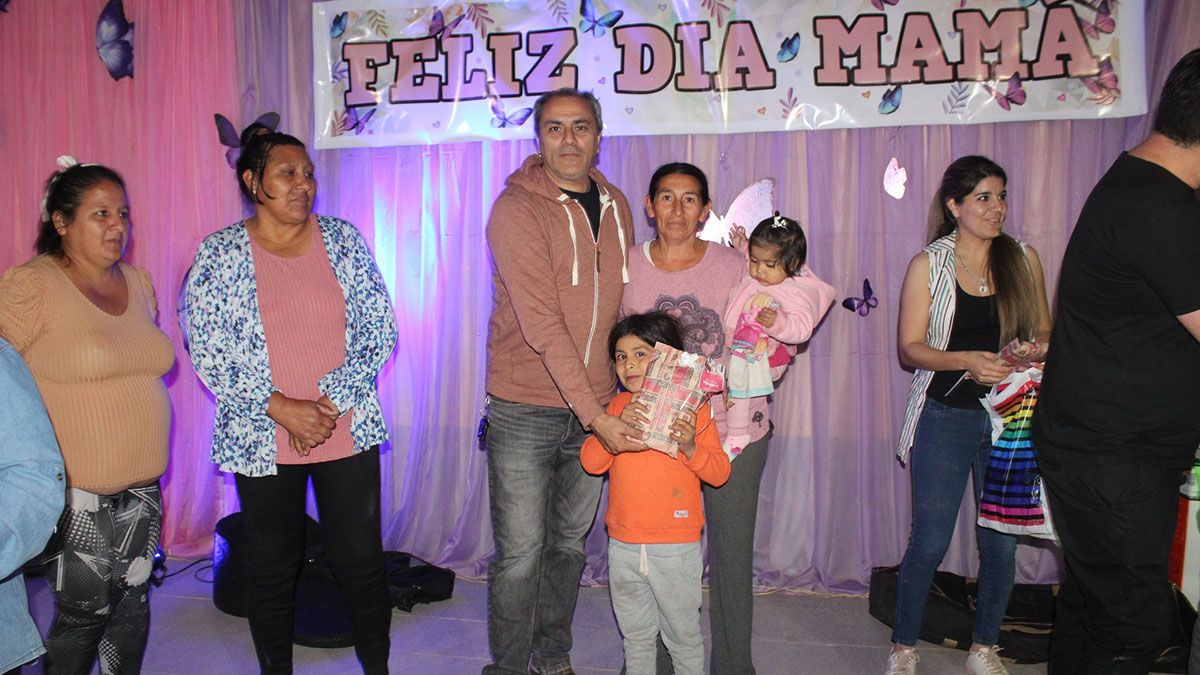 Colonia El Simbolar celebró el Día de la Madre con un gran festejo