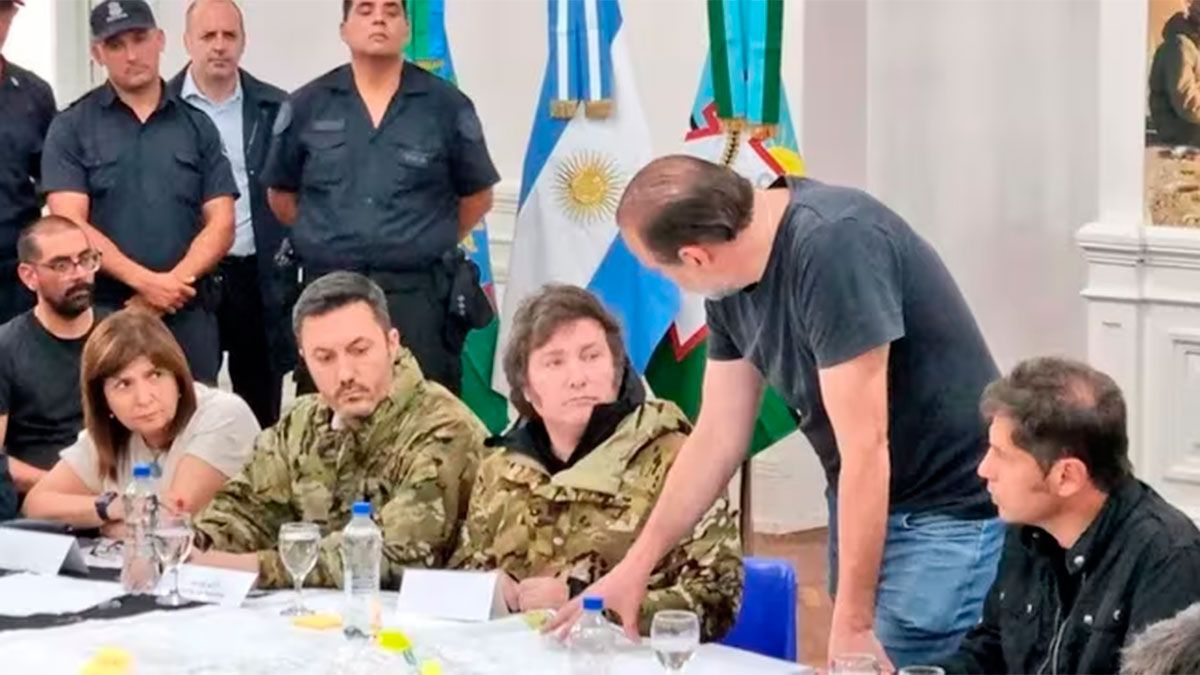 Javier Milei recorrió Bahía Blanca junto a cuatro ministros y se reunió