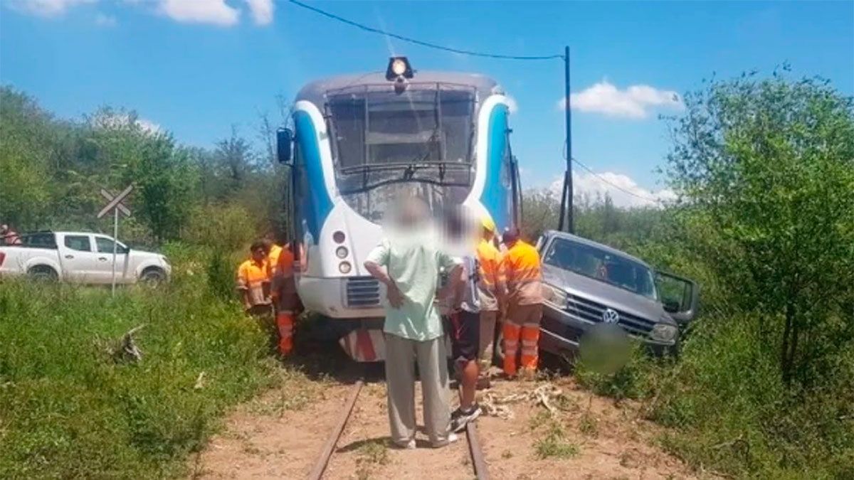 El Tren De Las Sierras Y Una Camioneta Amarok Colisionaron En La Cumbre