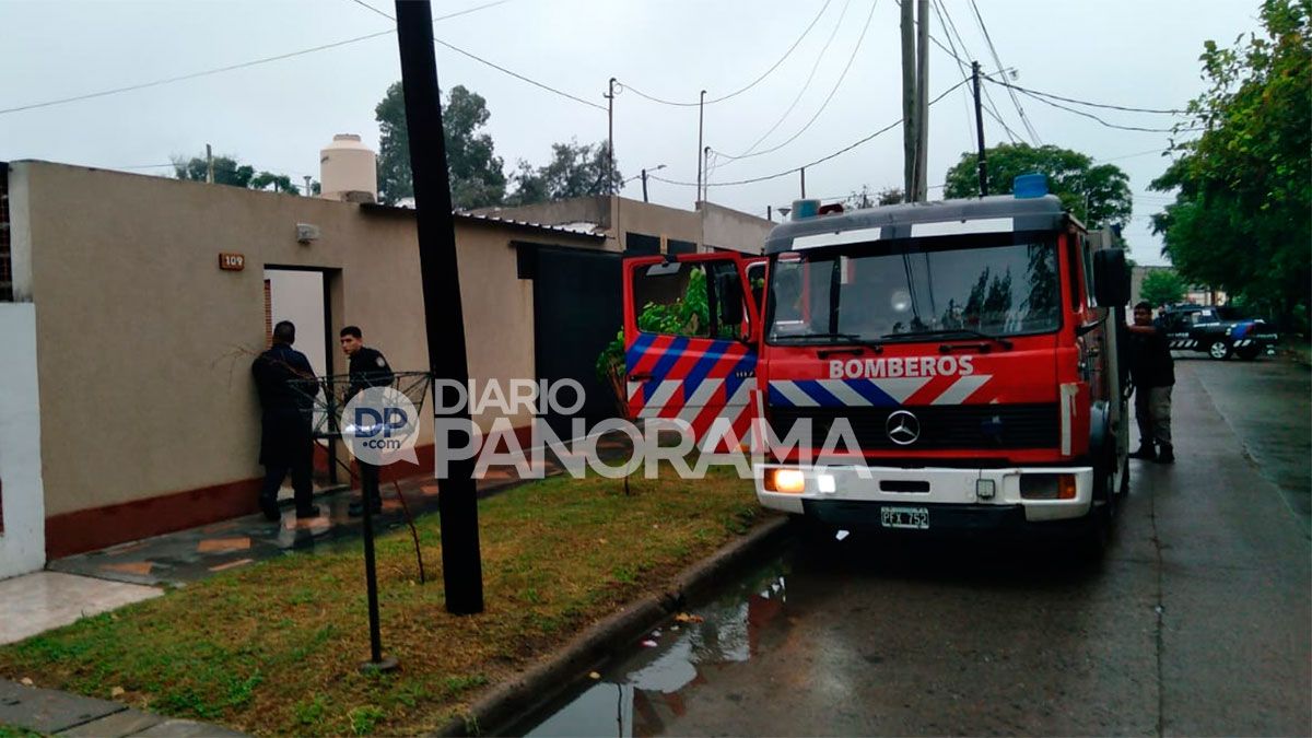 Barrio América del Sur fuego consumió dos motocicletas y causó temor