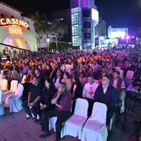 Las Termas: música, color y una noche llena de artistas