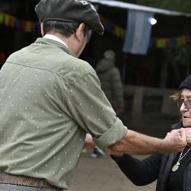 Baile, comida y raíces en el corazón del monte