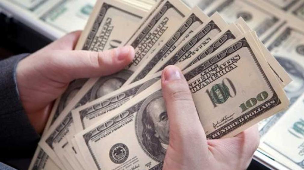 El dólar cotizó en alza en el mercado oficial y en el informal saltó a $ 16,70