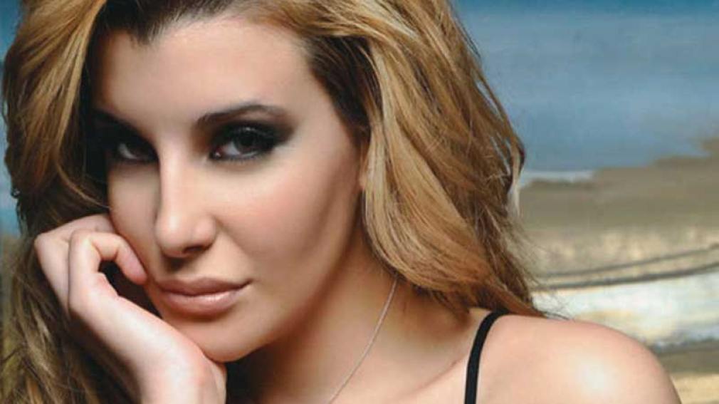 La extraña y extravagante mascarilla facial de Charlotte Caniggia