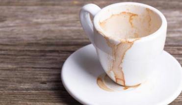 Le pidió el divorcio a su esposo porque ChatGPT leyó en el café que su marido la engañaba