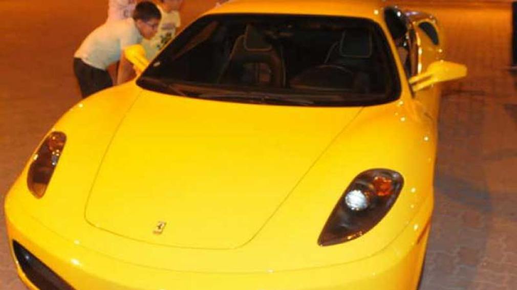 ¡Qué máquina! Un santiagueño compró la única Ferrari amarilla del país