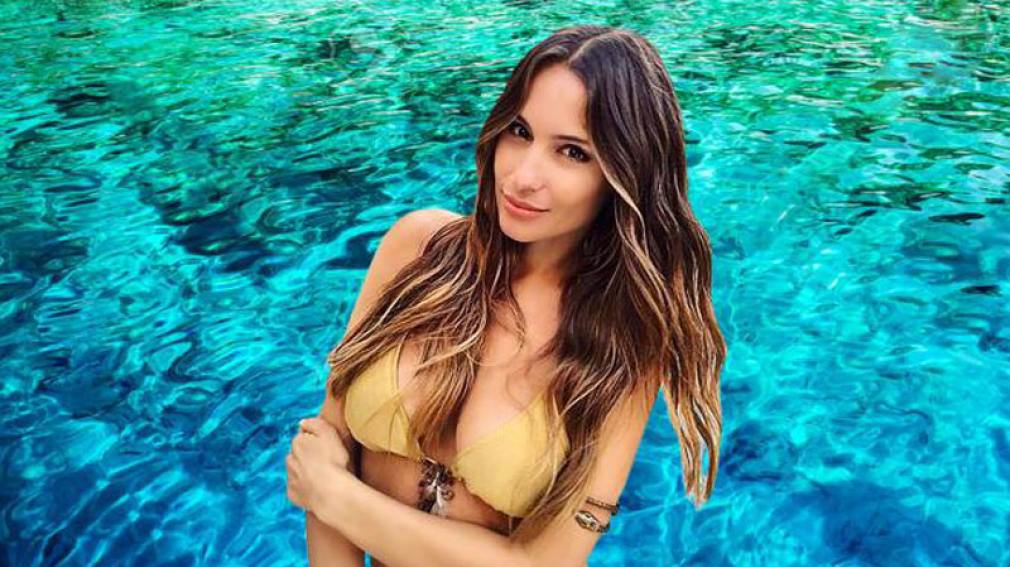Pampita adelantó el afiche hot de su película