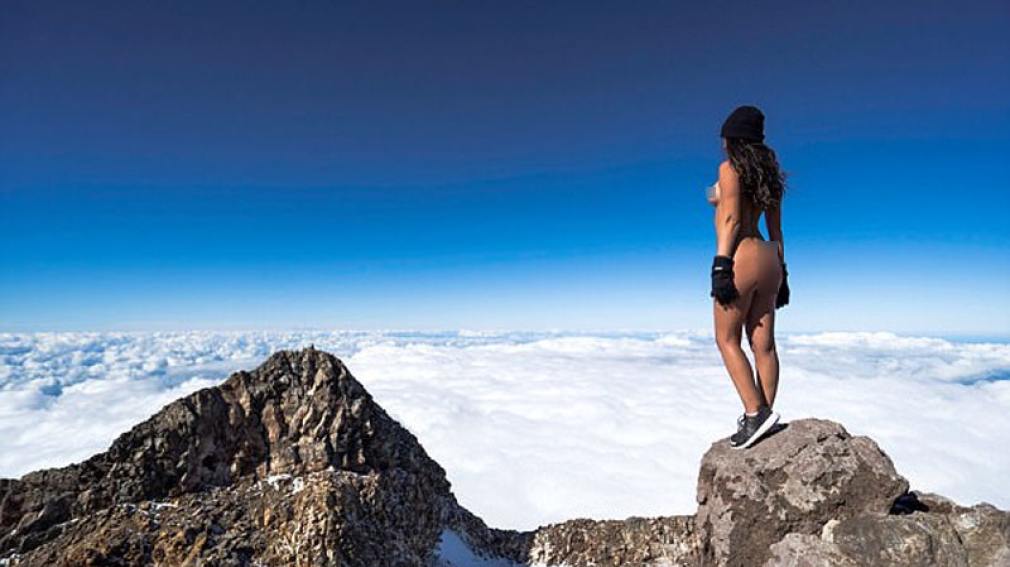 Modelo de Playboy enojó a maoríes por una selfie desnuda
