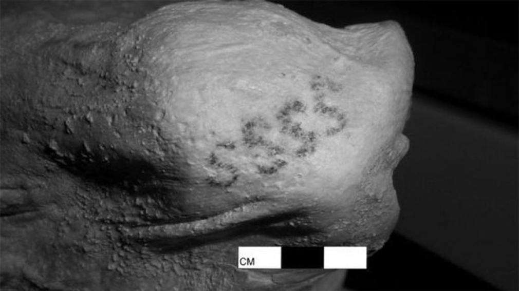 Descubren que el arte de los tatuajes comenzó hace más de 5.000 años