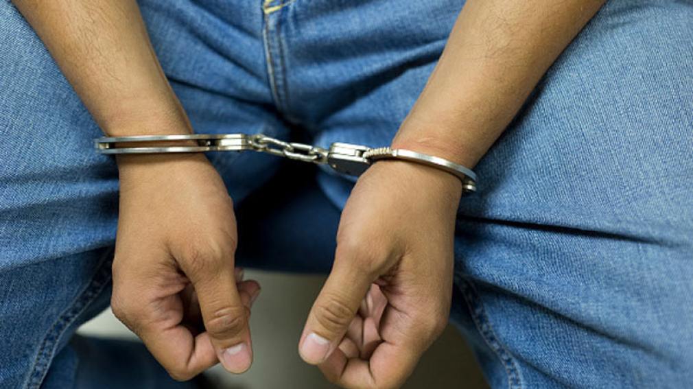 Detuvieron a sujeto por causar daños en una panadería céntrica