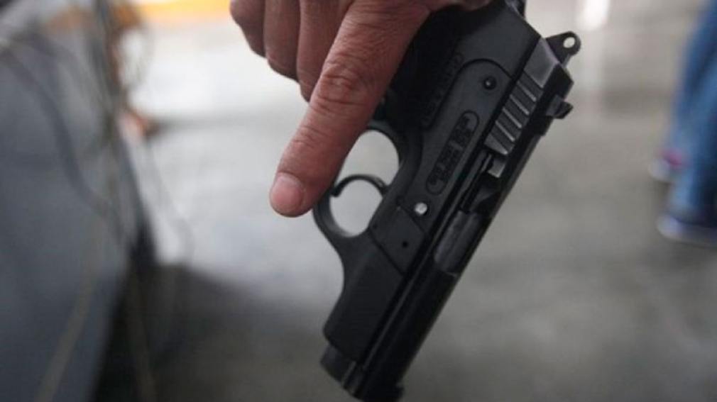 Un hombre murió de un disparo y su sobrino resultó gravemente herido