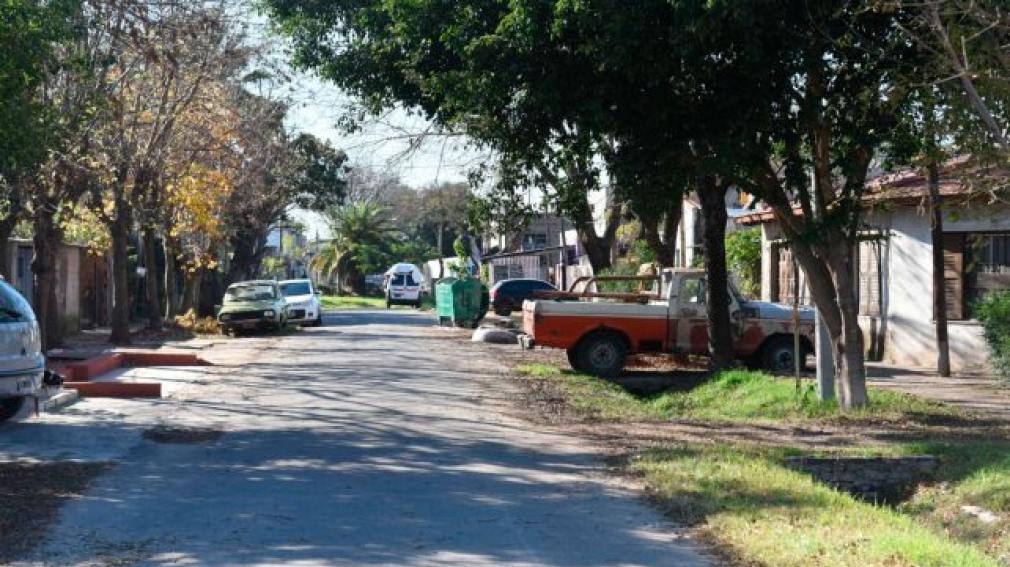 Con cuchillo y un arma de fuego, jóvenes pelearon por el amor de un joven