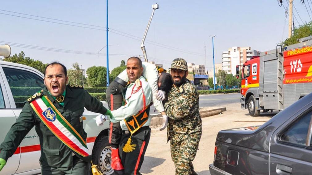 Más de 20 muertos en un atentado durante un desfile militar en Irán