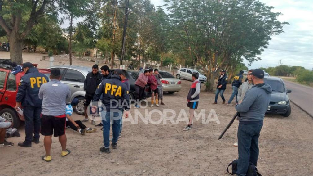 Vendían droga en inmediaciones de una cancha de fútbol y terminaron detenidos