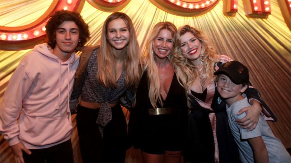 Florencia Peña acompañó a Laurita Fernandez en el estreno de Sugar en la costa