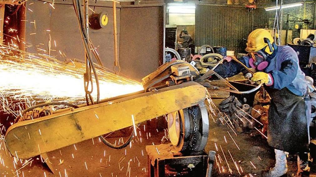 En marzo la actividad industrial cayó un 13,4% y la construcción un 12,3%