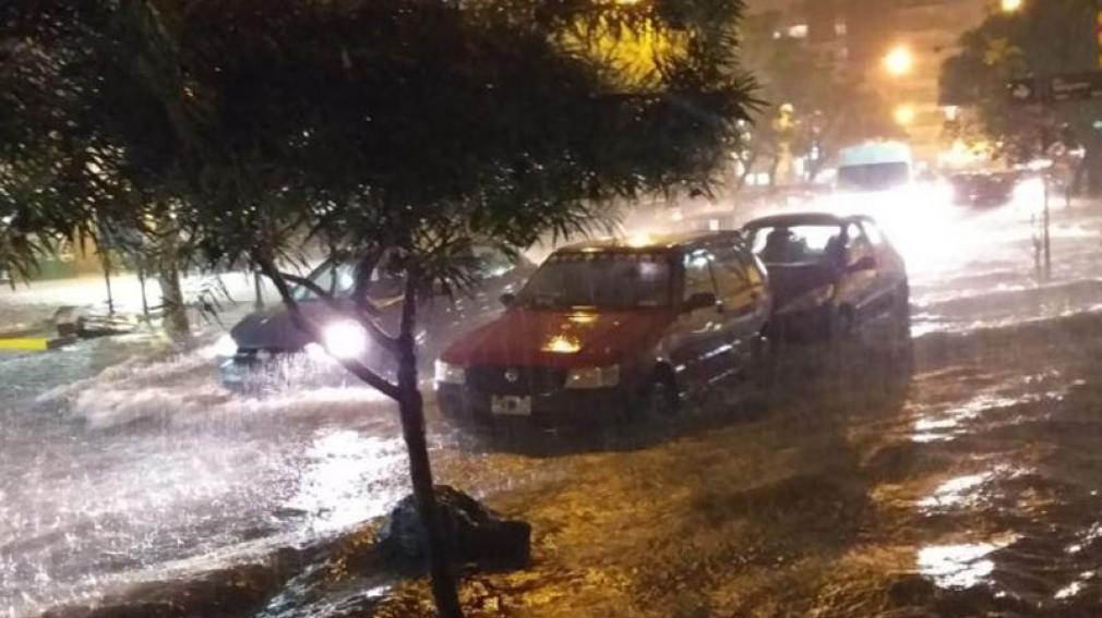 Un temporal afectó fuertemente a la ciudad de Salta
