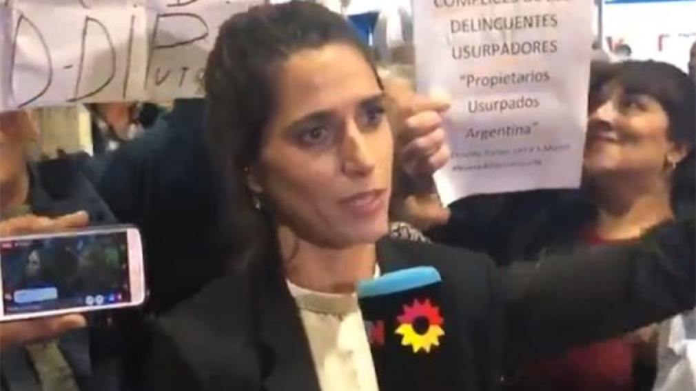 Un grupo de militantes K impidió el trabajo de una periodista de Canal 13