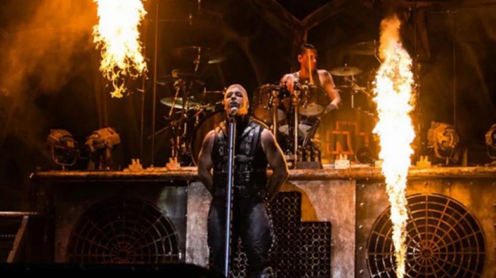 El cantante de Rammstein, Till Lindemann, golpeó a un hombre para defender a una mujer