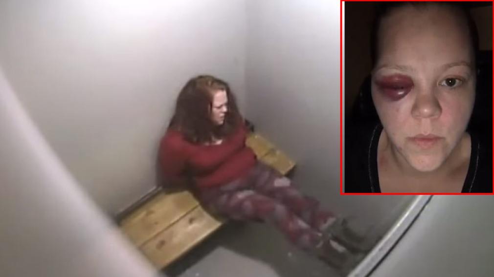 Un policía le dio un puñetazo en la cara a una mujer por patear la puerta de la celda