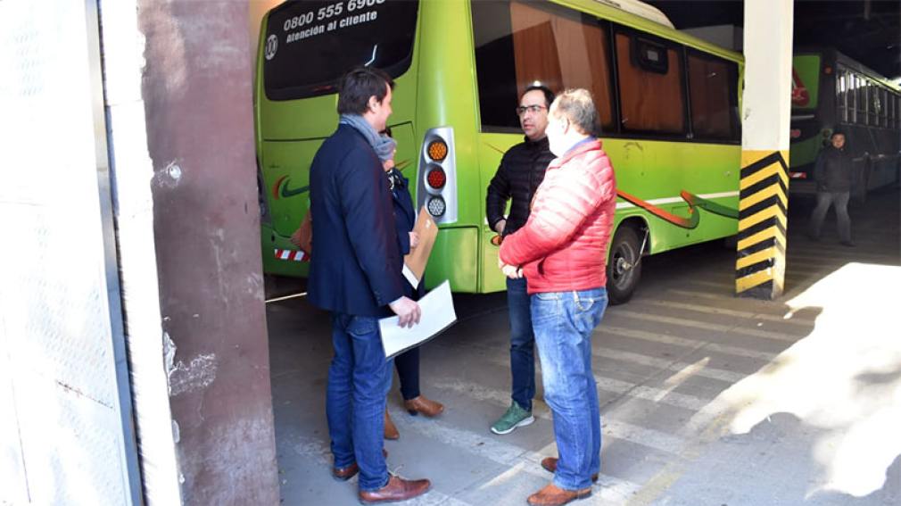Ordenaron a las empresas de colectivos exigir únicamente la renovación anual de los pases