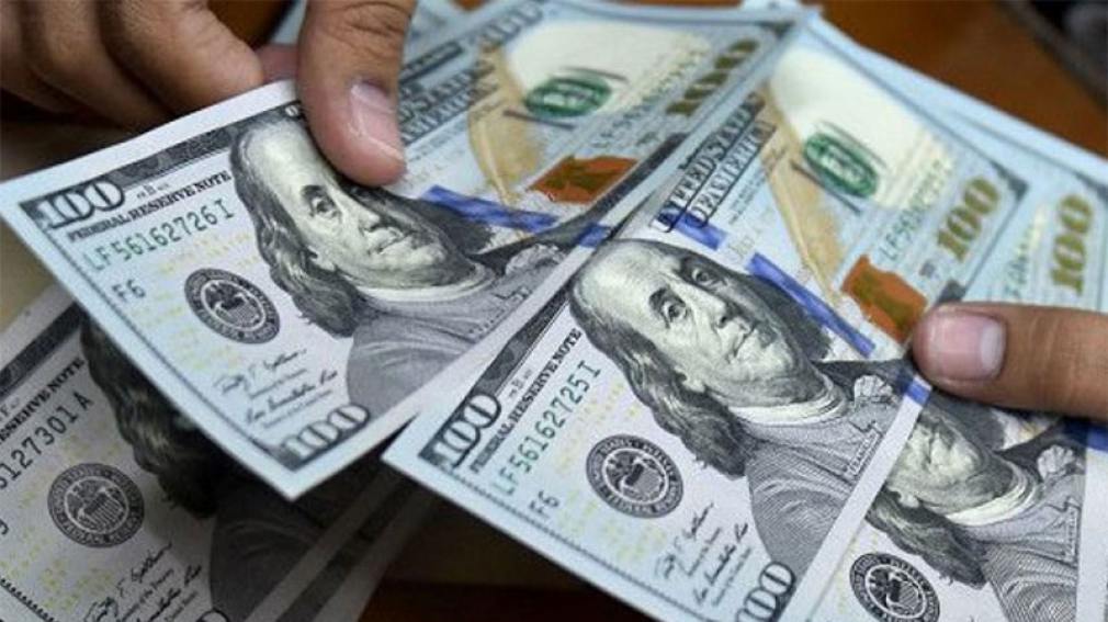 El dólar blue cerró en baja tras registrar un avance de $14 en dos ruedas consecutivas