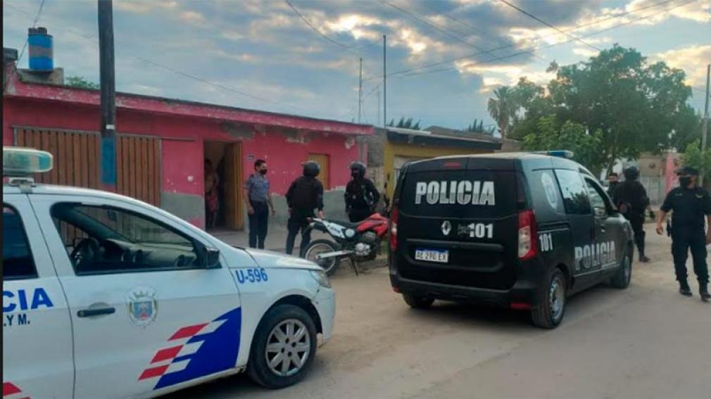Intenso operativo antidrogas en La Banda: allanan el búnker de un peligroso dealer