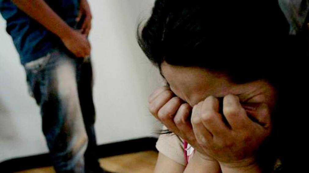 Condenaron a un médico por sedar y abusar de una mujer que conoció en Tinder en Santa Fe