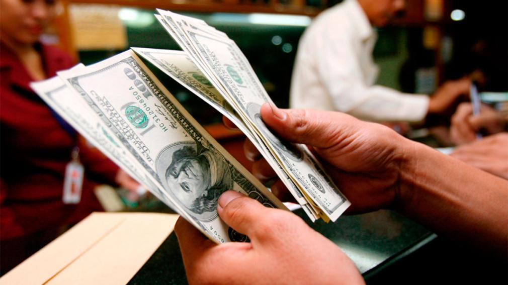El dólar blue sumó un peso y cerró a $183 