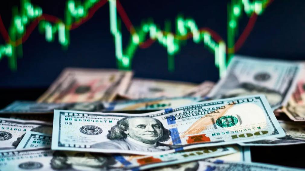 El dólar blue cerró su semana más convulsionada con 45 pesos de aumento 