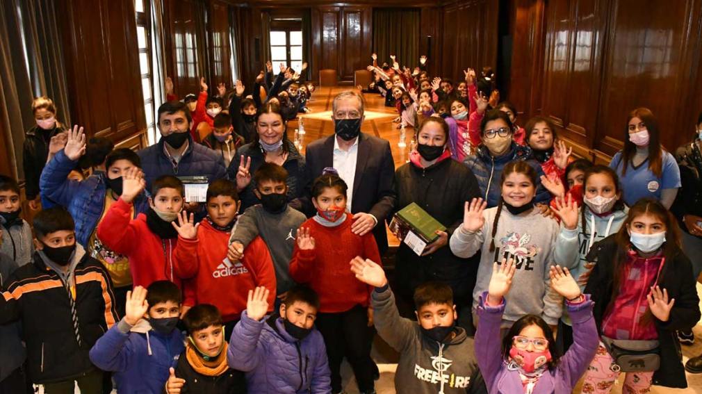 Estudiantes de Tintina y Granadero Gatica celebraron su día con una visita a Casa de Gobierno