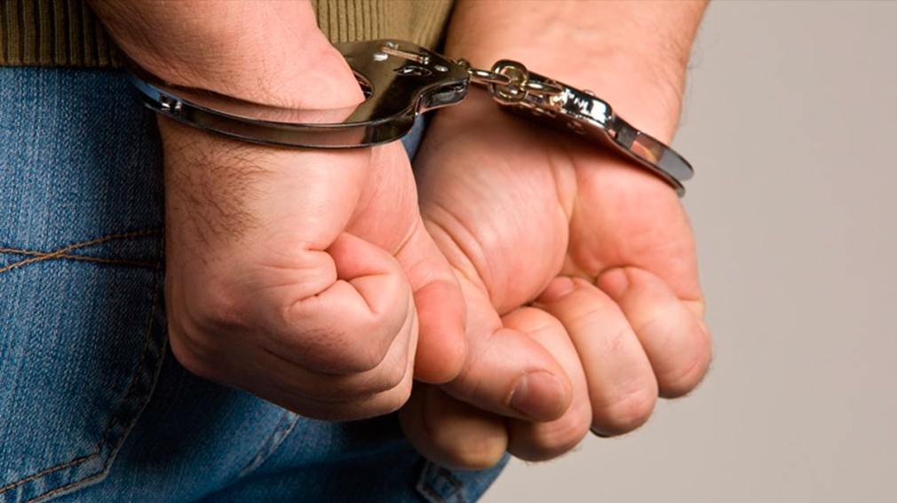 Un abogado fue detenido por presuntas estafas en perjuicio de un corralón local