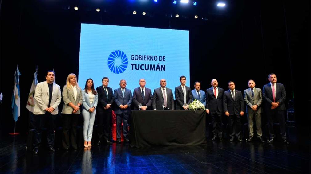 Zamora acompañó a Juan Manzur en su acto de reasunción como gobernador de Tucumán