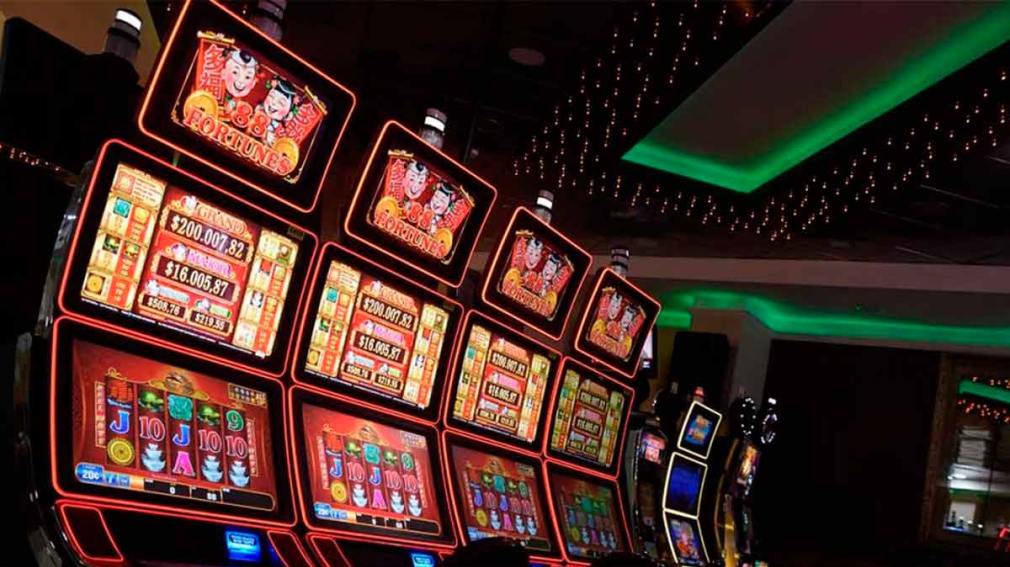 Casinos del Sol pone en juego millonarios premios en sus salas y en línea