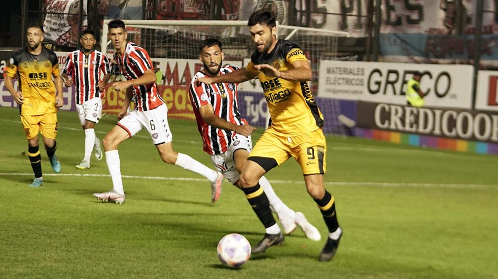 Mitre acertó en la última pelota y logró un valioso empate en su visita a Chacarita