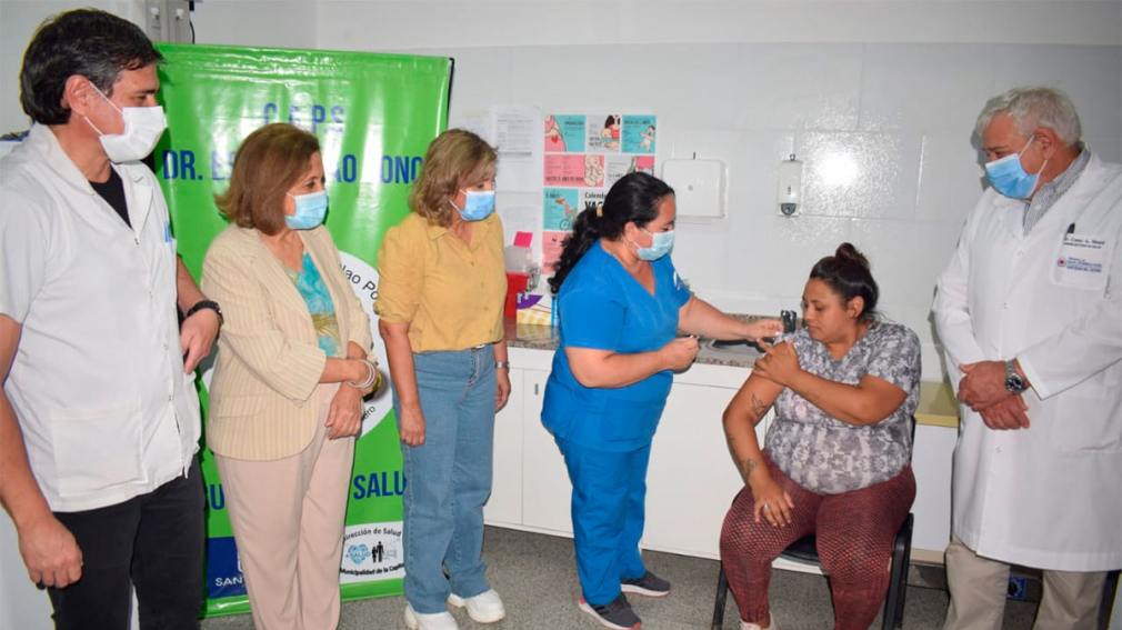 La intendente Fuentes y la ministra de Salud Nassif lanzaron la campaña de vacunación antigripal